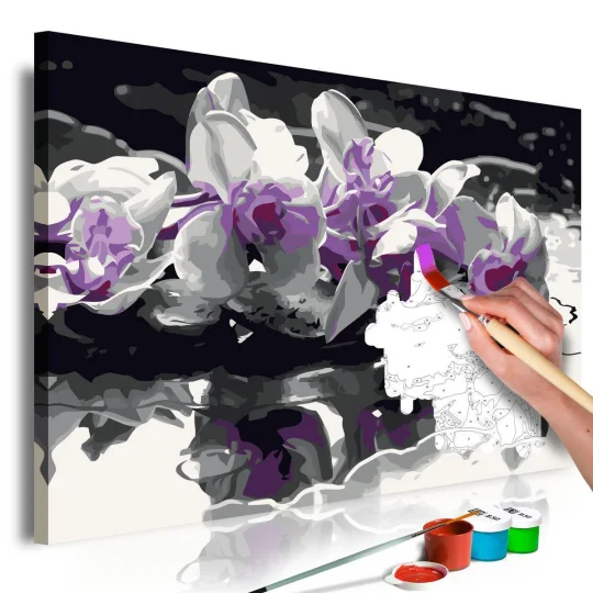 Obraz do samodzielnego malowania - Fioletowa orchidea (czarne tło i odbicie w wodzie) - Zdjęcie 2
