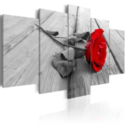 Obraz - Róża na drewnie (5-częściowy) szeroki czerwony