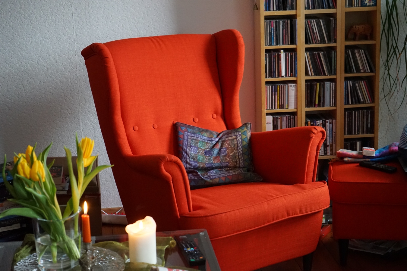 Wygodny fotel uszak to podstawa w przytulnym, skandynawskim wnętrzu.